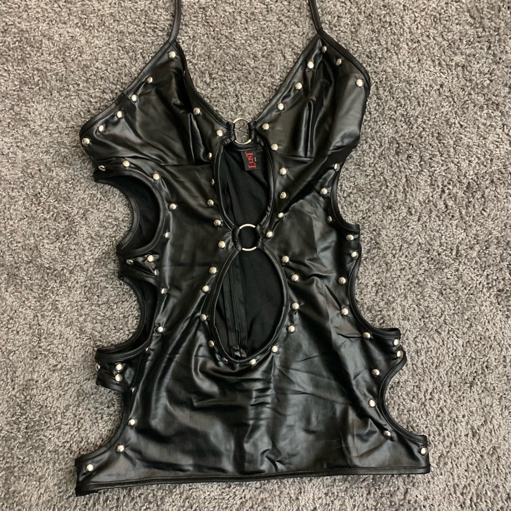 RIBBED GROMET TANK TOP